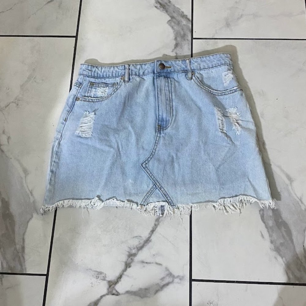 Forever 21 distressed jean skirt size L